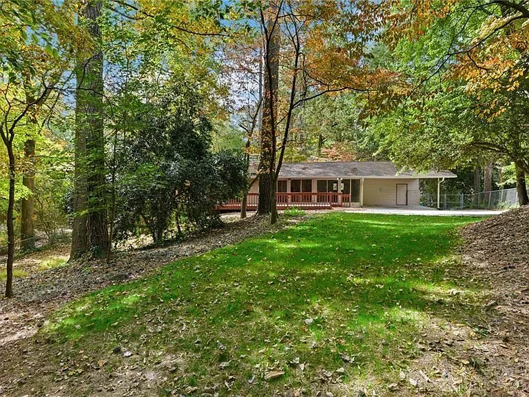 705 Edgewater Trl NW — Photo 10