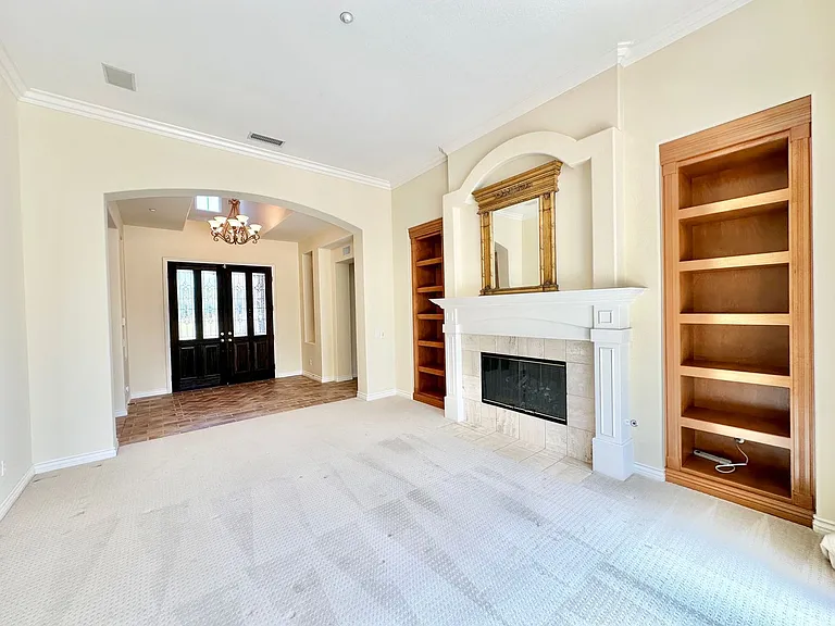 933 Highland Park — Photo 6