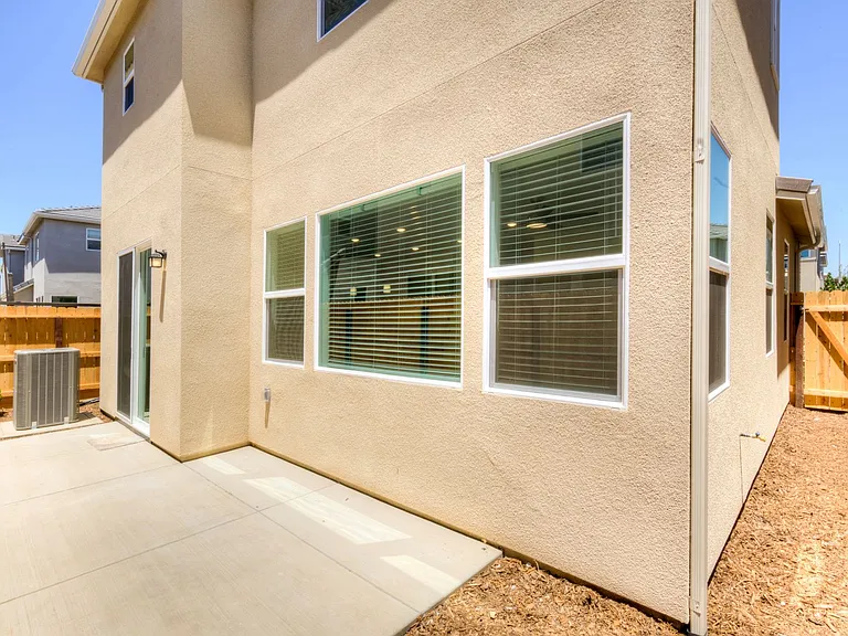 1498 Vintage Ln — Photo 18