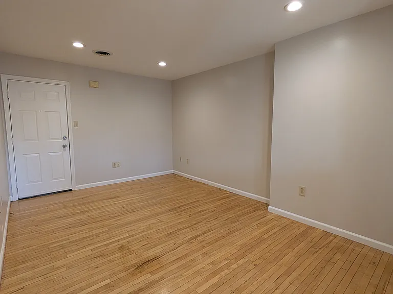 1516 Main St #6 — Photo 13