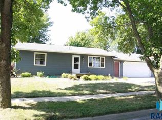 213 E Glenwood St, Brandon, SD 57005