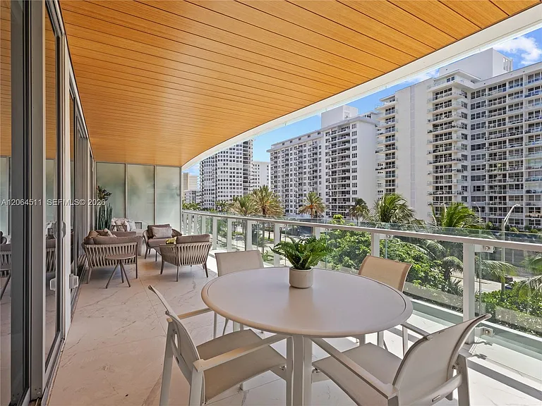 5775 Collins Ave #405 — Photo 32
