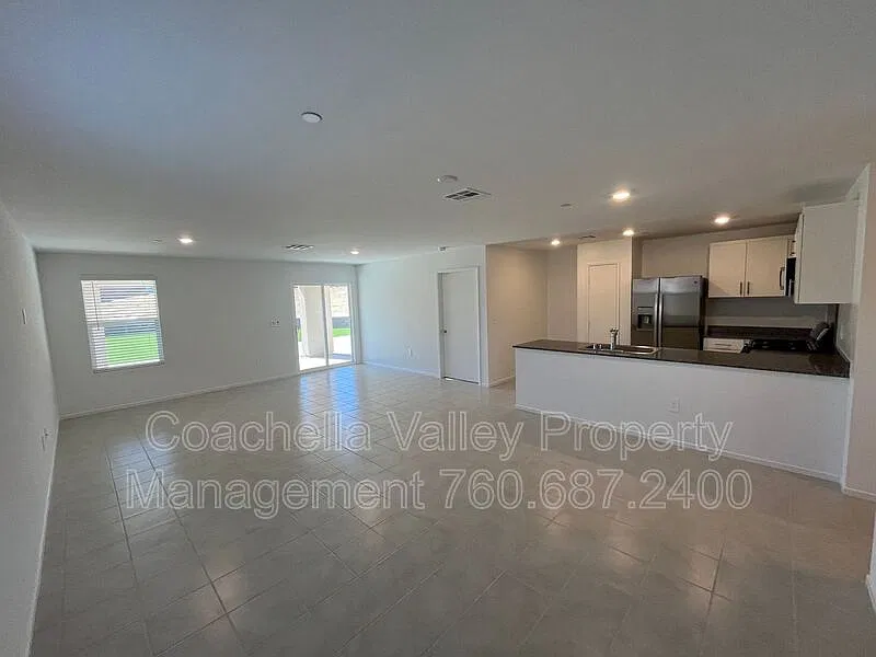 4 bed, 2.0 bath, 1692 sqft, $3,995 — Photo 1