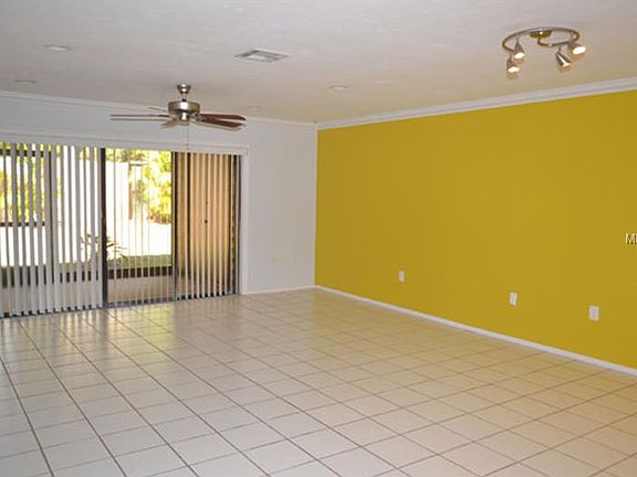 5th image of 990 Sunridge Dr #J-6
