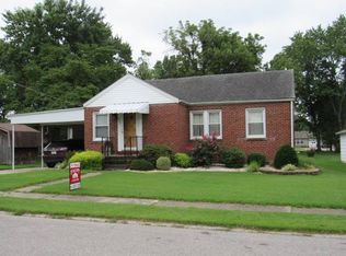 1102 W Cheffield Dr, Fairfield, IL 62837