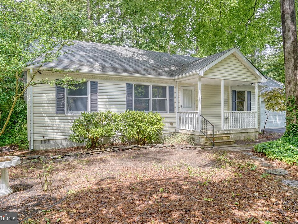 1st image of 16 Maplewood Dr