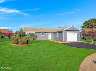 18 Leighton Ct, Toms River, NJ 08757