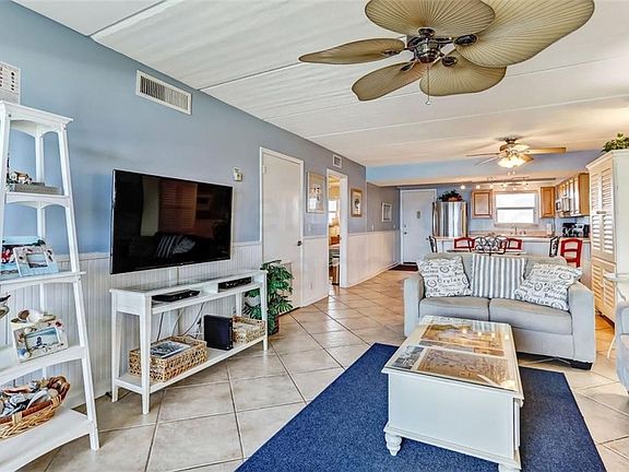 4th image of 3240 S Fletcher Ave APT 670