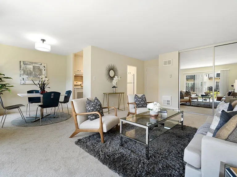 930 Peninsula Ave #303 — Photo 4