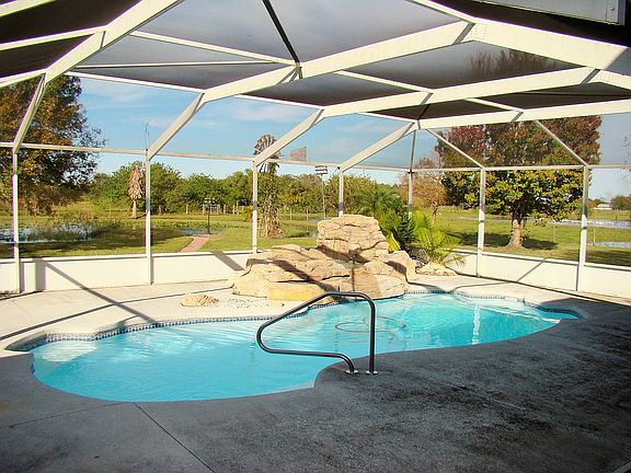 HEATED POOL & JACUZZI