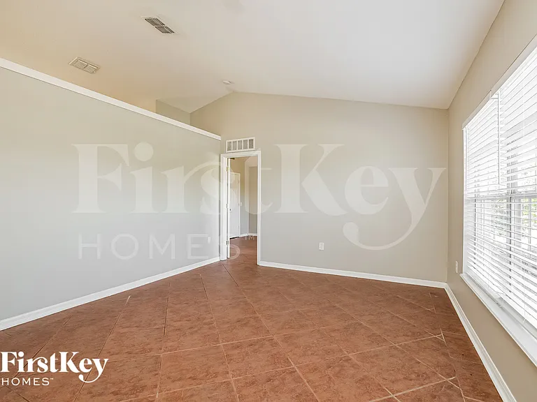 1120 NW 11th Pl — Photo 8