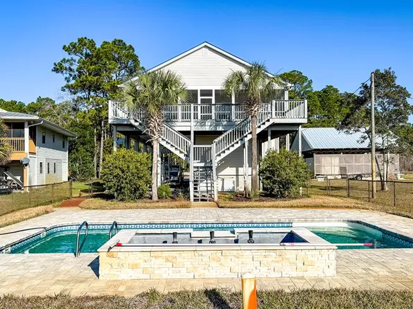 387 River Rd, Carrabelle, FL 32322