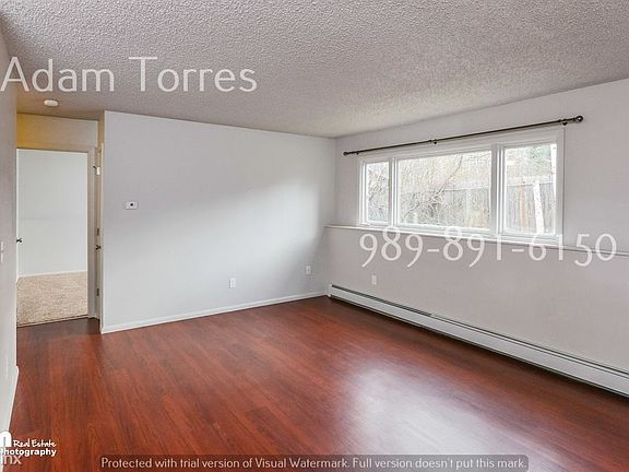 04Living Room-1056-SMALL