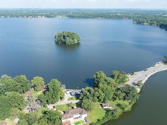 2nd image of 92 Island Bay Ln
