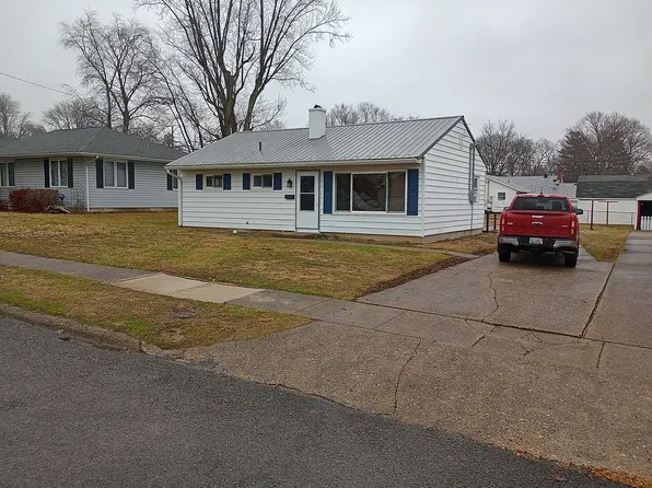 1123 Berry Dr, Mount Carmel, IL 62863