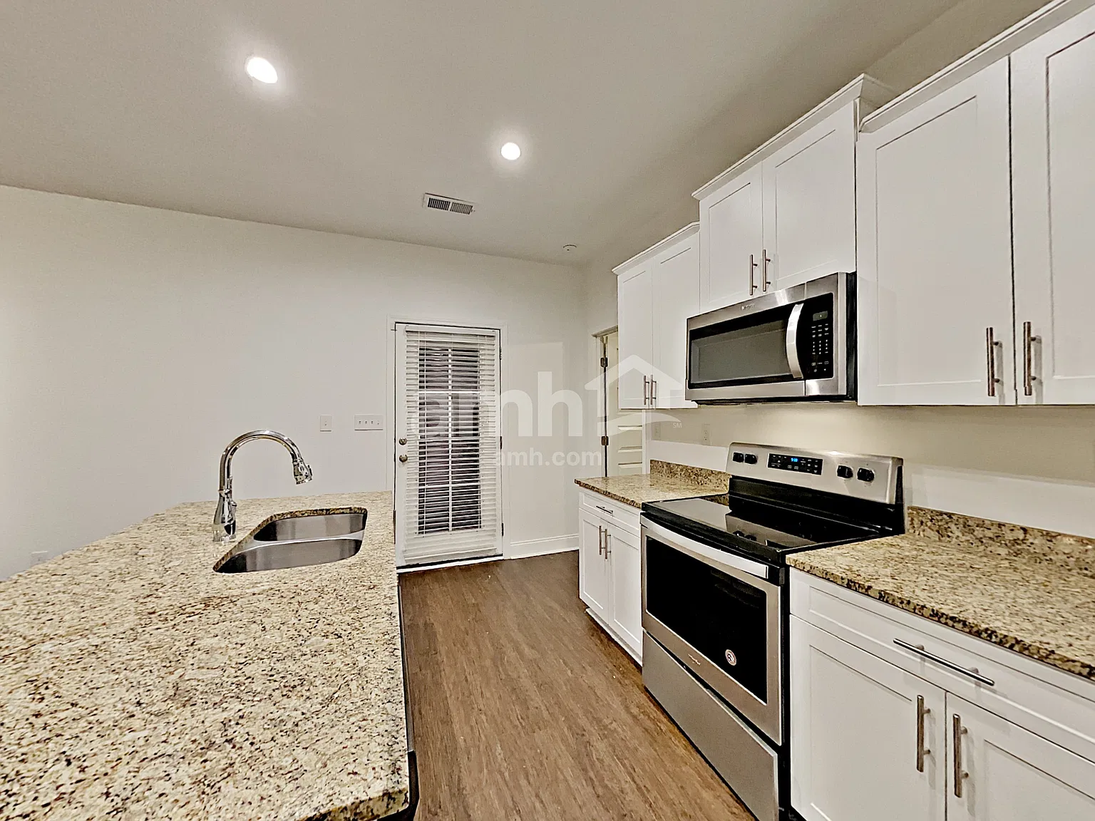 5 bed, 4.0 bath, 2369 sqft, $2,635 — Photo 4
