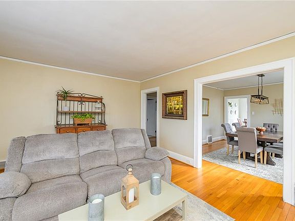 5th image of 1065 Miller St