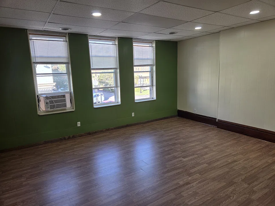 27 1/2 W Columbus St #A
