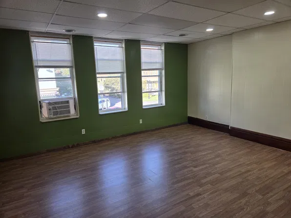 27 1/2 W Columbus St APT A, Nelsonville, OH 45764