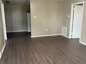 DM 8255 Ned Ave, 8255-C
