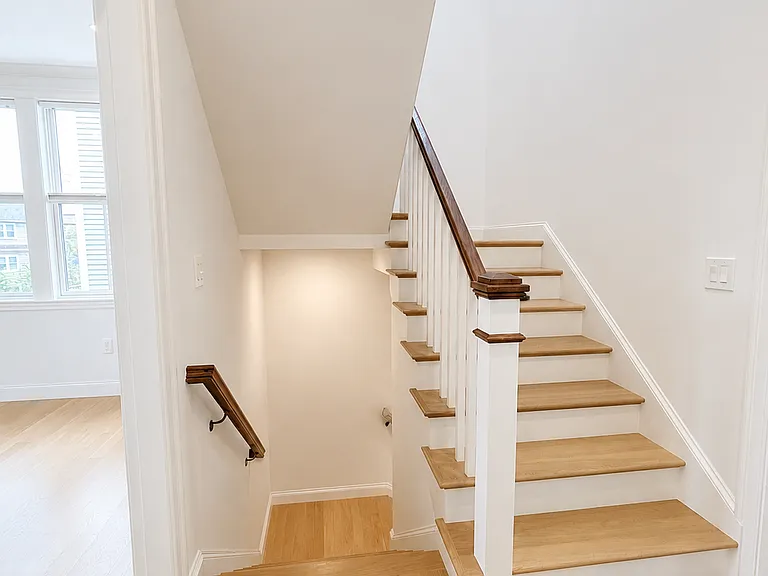 50 Waverly St #C — Photo 12