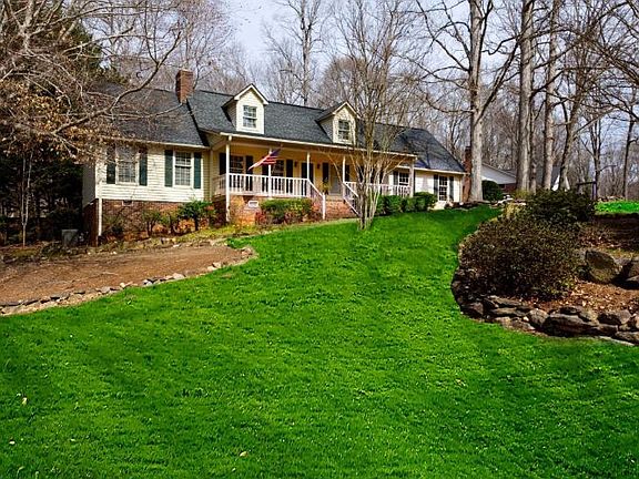 2nd image of 228 Hunters Woods Dr