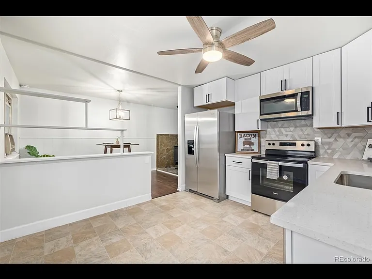 2732 S Grove St — Photo 6