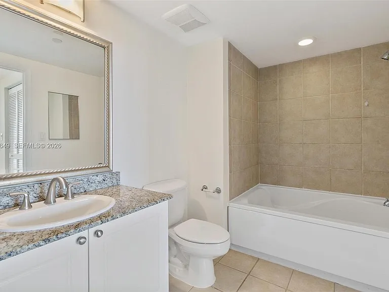 19501 W Country Club Dr #1009 — Photo 16