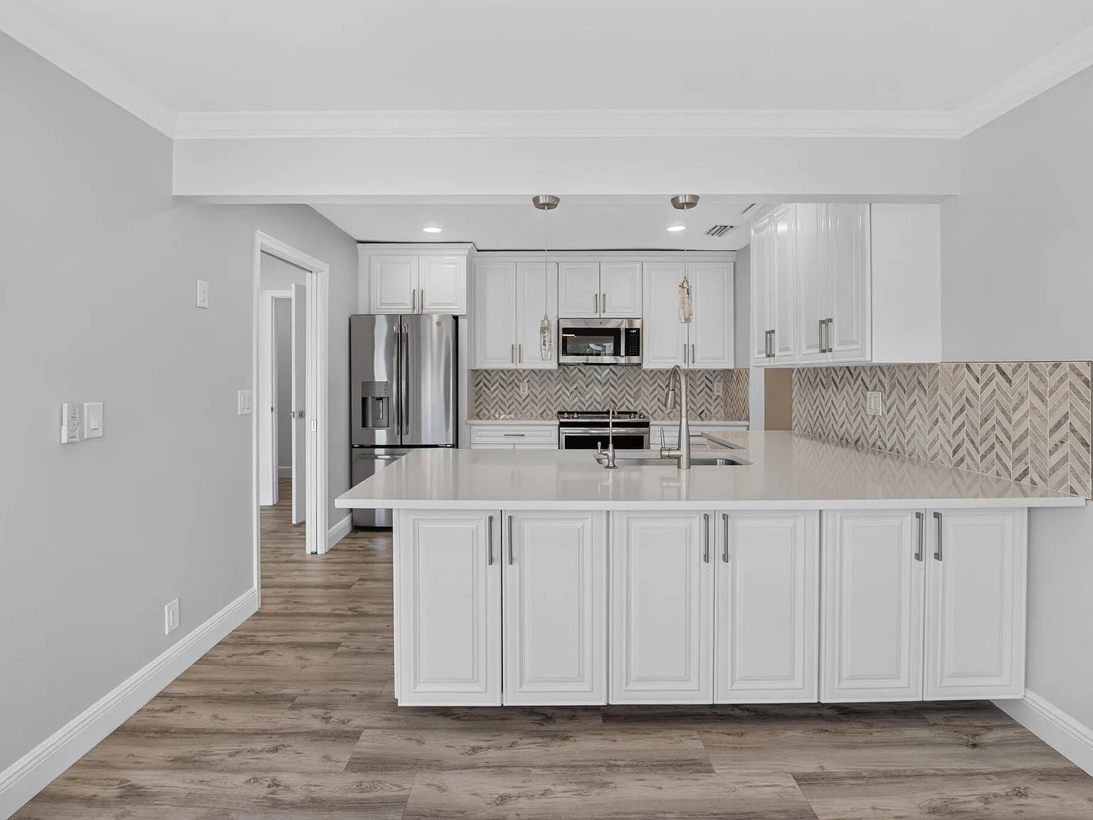 4 bed, 3.0 bath, 2134 sqft, $12,000 — Photo 4
