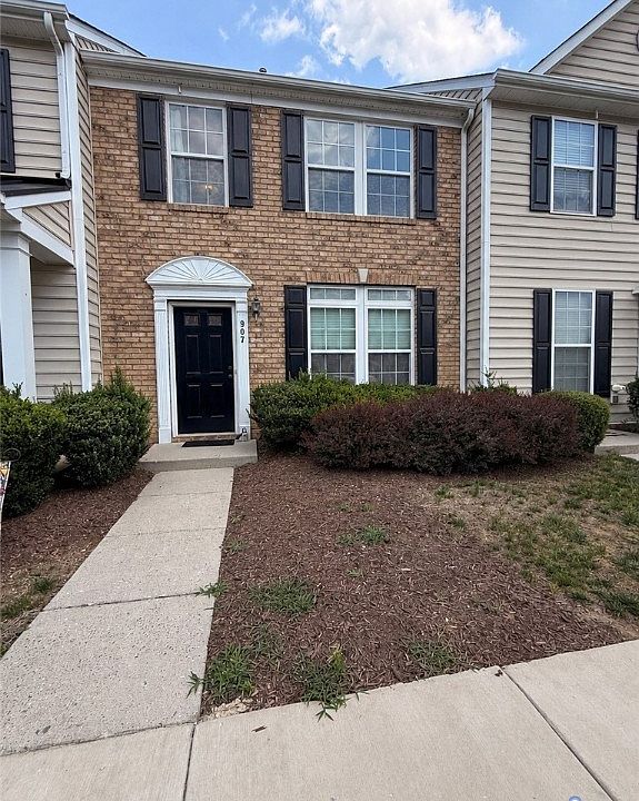 1st image of 907 Kitty Hamilton Cir