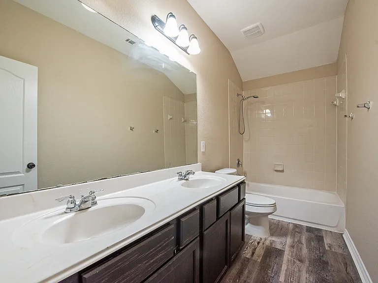 1900 Abby Creek Dr — Photo 10