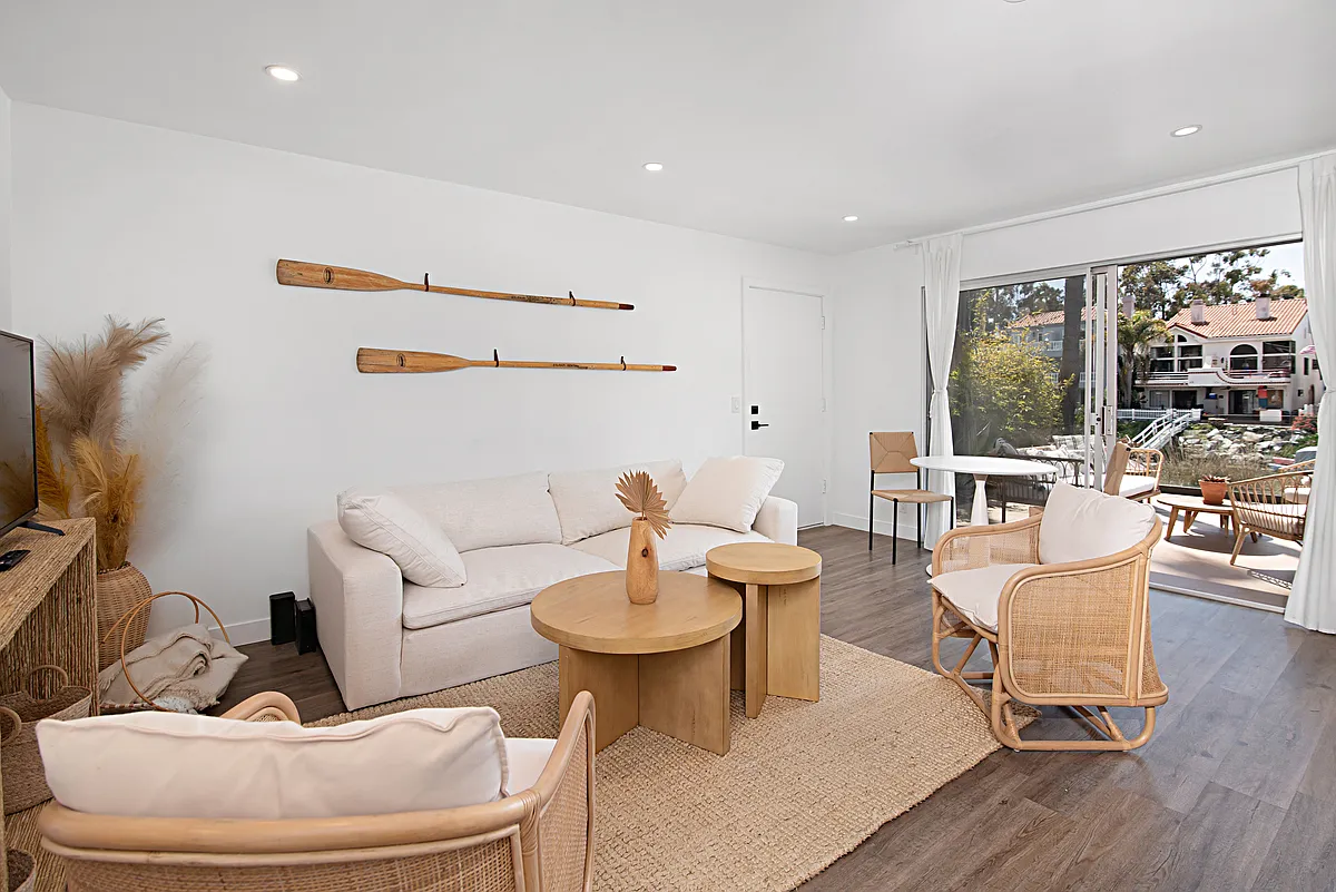 4627 Park Dr — Photo 2