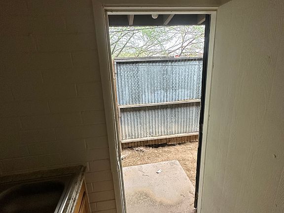 4th image of 219 E 35th St APT C