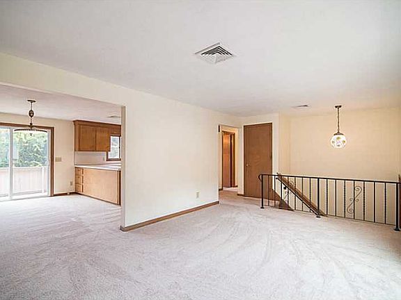 3rd image of 60 Sycamore Dr