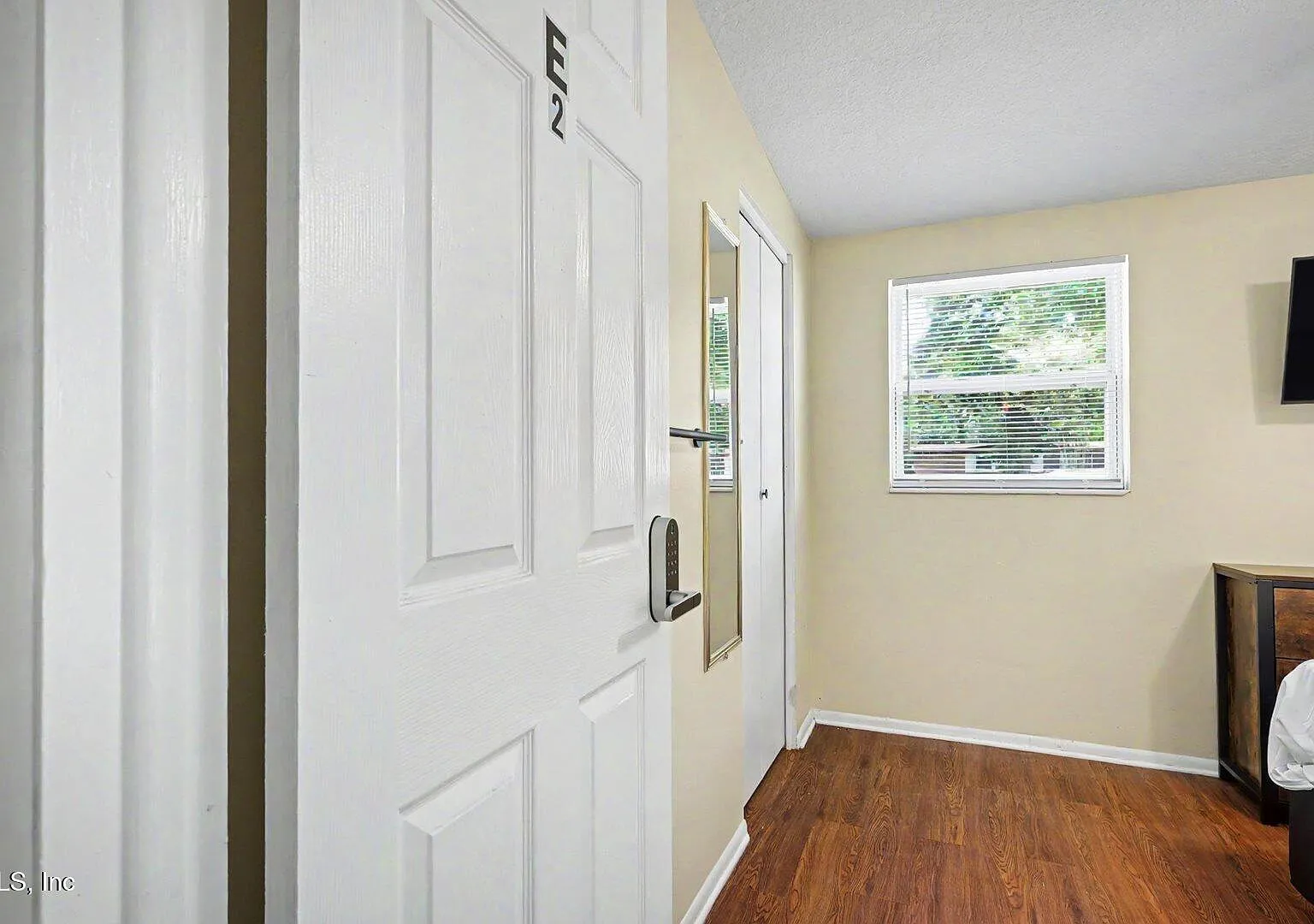 1 bed, 1.0 bath, 126 sqft, $812 — Photo 4