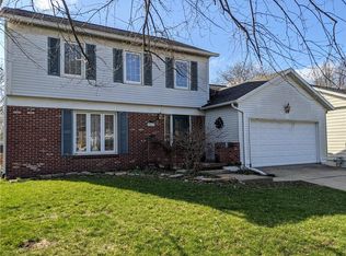 3823 N Northbrook Dr, Decatur, IL 62526