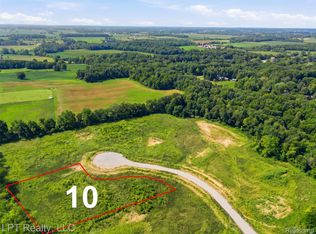 9557 Creekside Dr, Saline, MI 48176