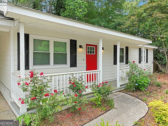 2nd image of 675 Lakeridge Dr SE