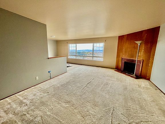 2nd image of 263 Oakridge Dr