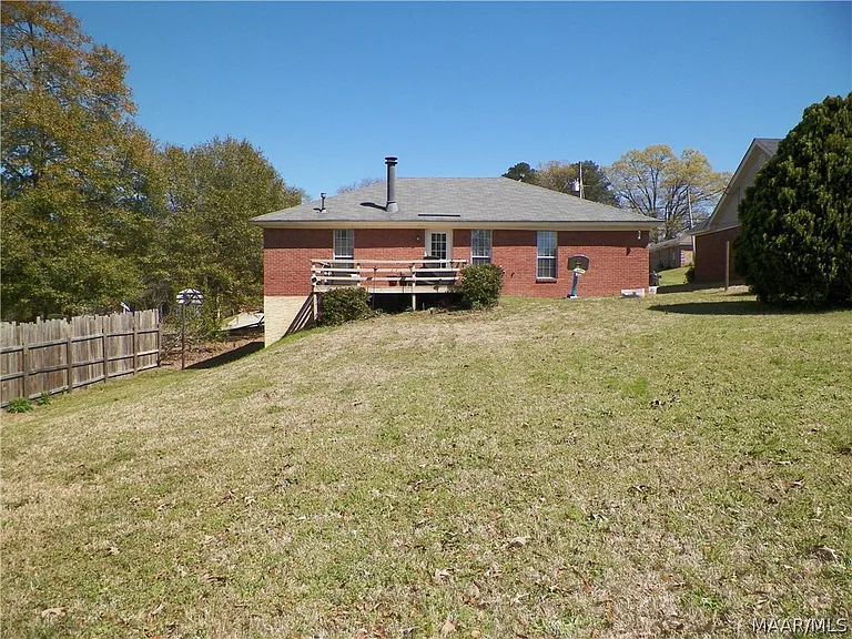 243 Primrose Dr — Photo 16