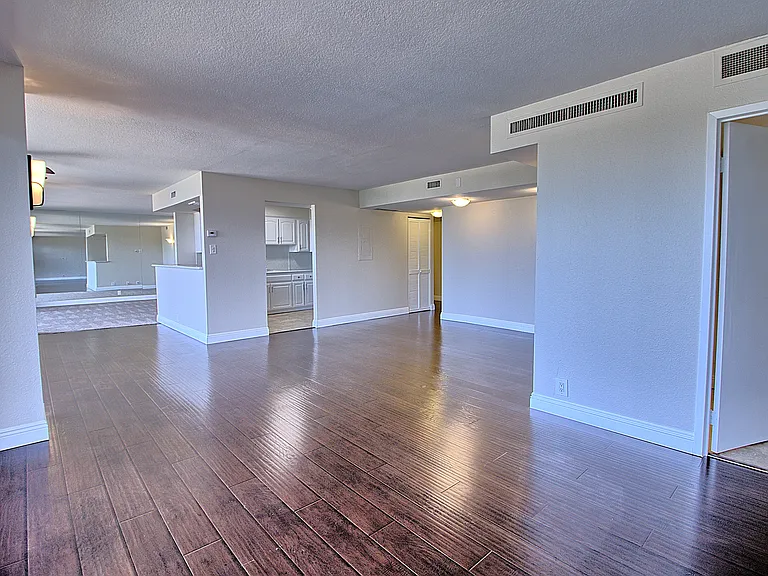 3111 Bel Air Dr #8E — Photo 19