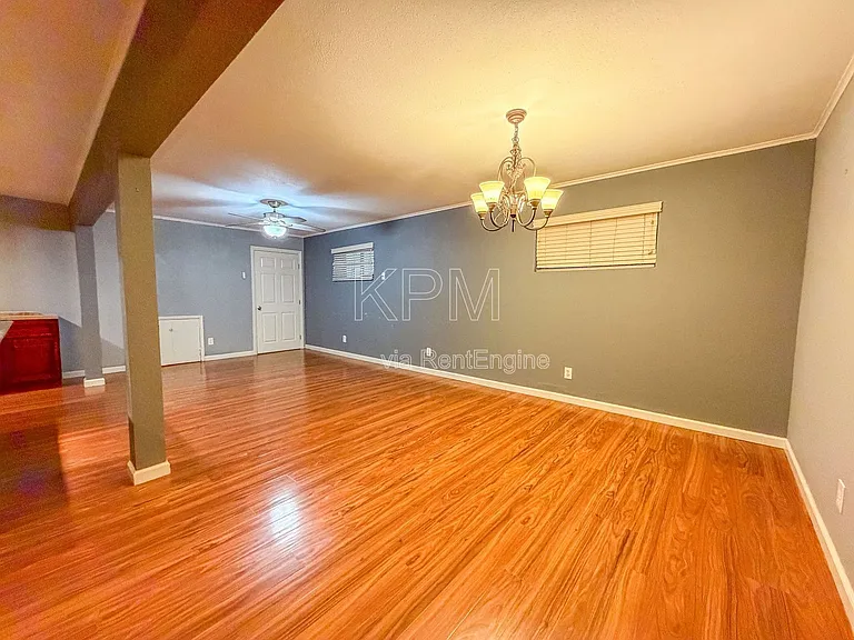 420 E Hampton St #B — Photo 4