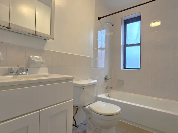 536 Ft Washington Avenue image 8 of 10