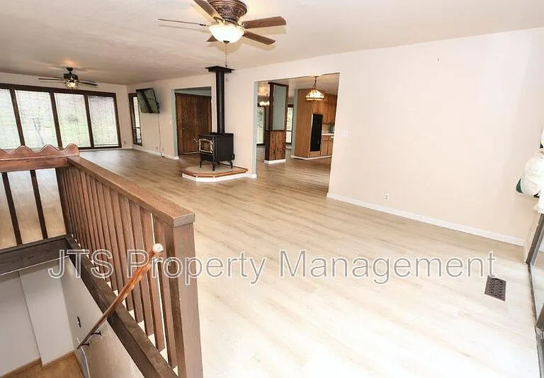 2812 Centennial Ct — Photo 41