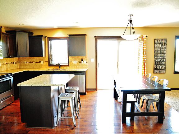 3rd image of 208 Maple Dr