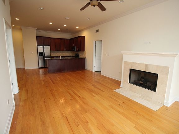 3rd image of 4657 N Greenview Ave #2