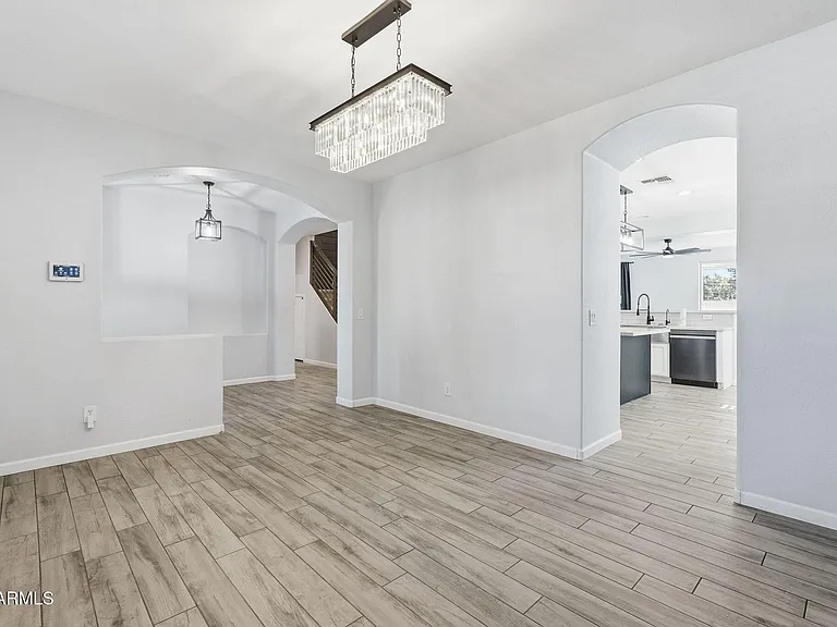 11402 W Alvarado Rd — Photo 8