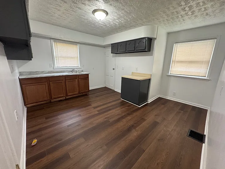 9611 Dunlap Ave — Photo 25