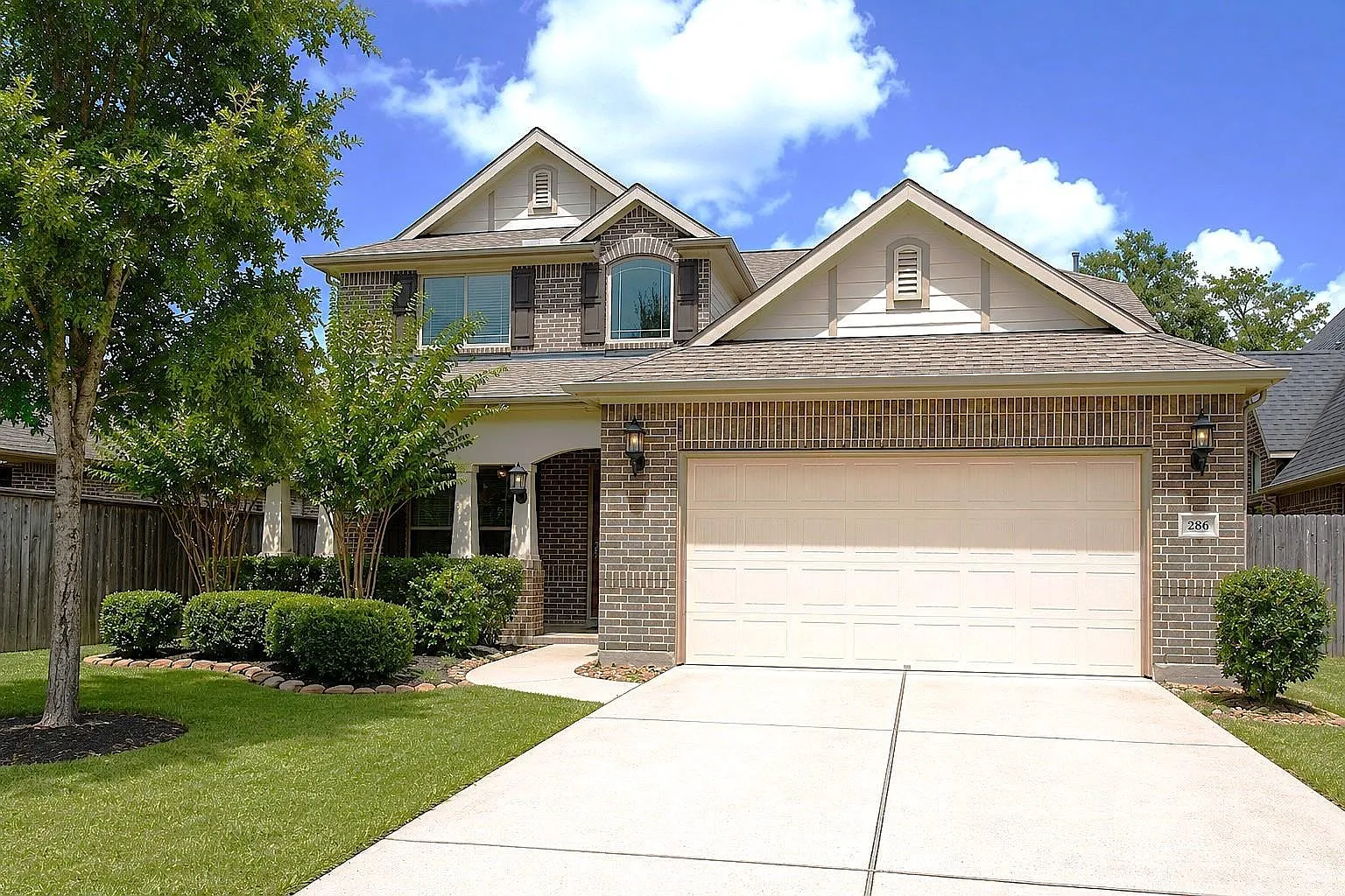 4 bed, 3.5 bath, 2676 sqft, $3,150 — Photo 1