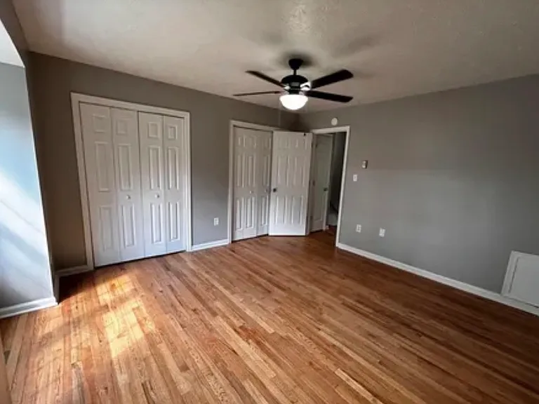 543 Gray Ave — Photo 2